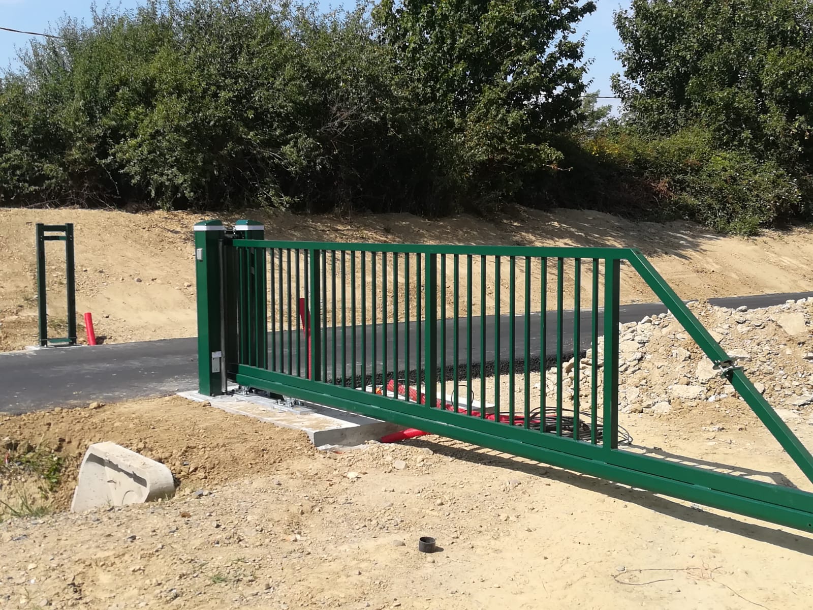 Installation d’un portail autoportant pour un site de logistique à Toulouse Installation d’un portail autoportant pour un site de logistique à Toulouse